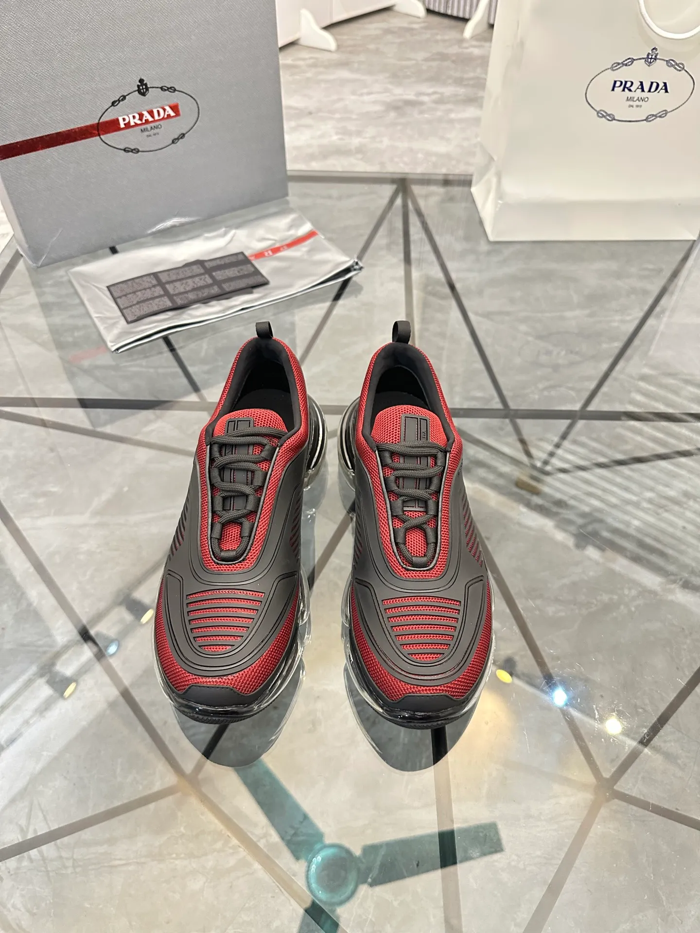 Men's shoes for sale 💰: 💰P660¥ High-end top quality Product trademark: Prada *"Prada*" low-top casual shoes Regular size: 38-45 (can be customized to 46) Product materials: Upper imported from the counter original material, breathable lining, cowhide foot pads, original air cushion outsole. No.: 001